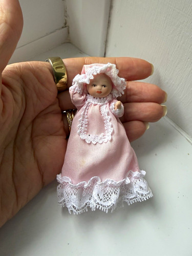 Miniature porcelain cloth - porcelain, &
