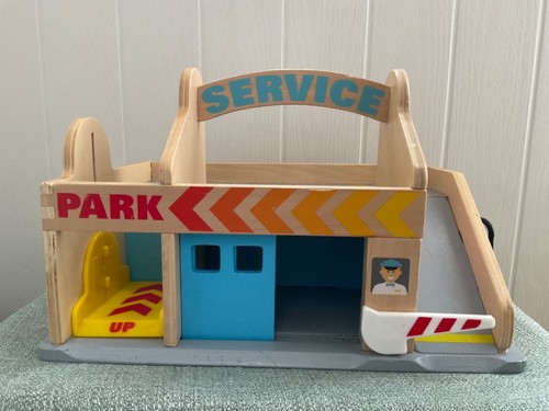 Melissa doug service station - &,