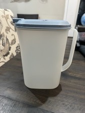 TUPPERWARE 2 qt SLIM-LINE