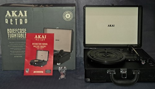Akai retro briefcase turntable - akai,