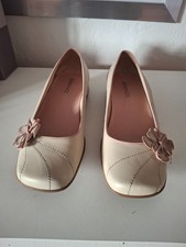 Essence womens flat shoes