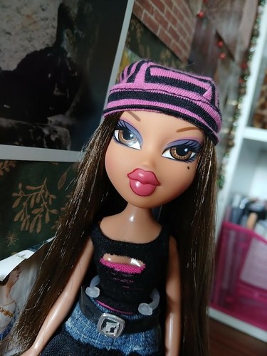 Bratz treasures yasmin doll - treasures,