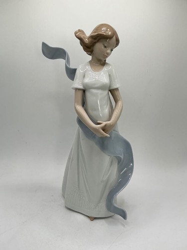 Nao lladro 1425 girl kissed - lladro,
