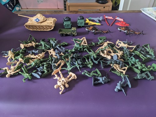 Toy soldiers army - soldiers, bundle