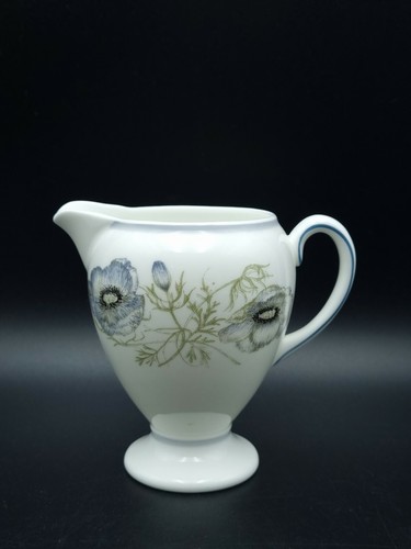 Wedgwood black urn - wedgwood,