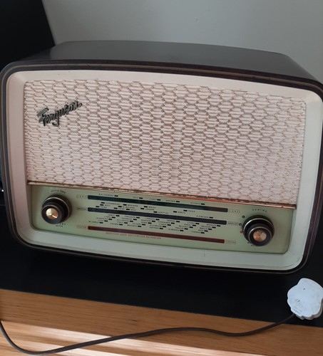 Bakelite radio ferguson - bakelite,