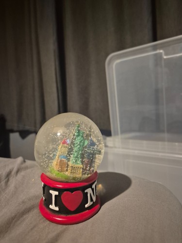 Love nyc snow globe - i,