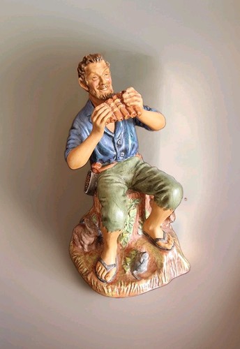 Royal doulton england figurine - doulton,