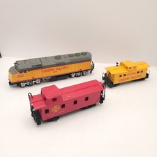 TYCO Union Pacific Santa Fe Train Set Vintage HO Scale