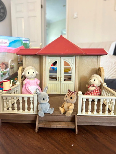 Sylvanian families willow hall - families,