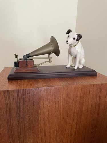Royal doulton figurine hmv - royal,