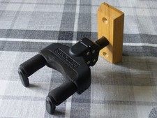 Hercules auto-swivel Guitar Wall Hanger