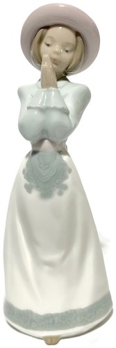 Nao lladro young - by, with