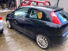 FIAT GRANDE PUNTO T-JET 69K ONLY THE PAIR X2 OF SUPERB BLACK 876 SIDE SKIRTS