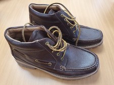 SAMUEL WINDSOR BOOTS SIZE  9 -