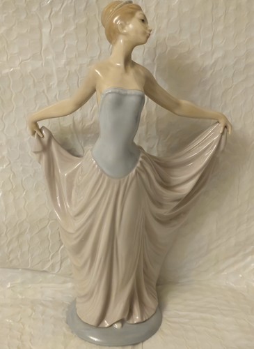 Lladro retired the dancer - retired,,