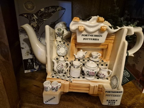 Large portmerion china - large, stall