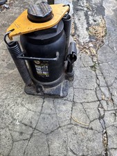 OMEGA 20 Ton Air Assisted Bottle Jack Does Not Come With Bar