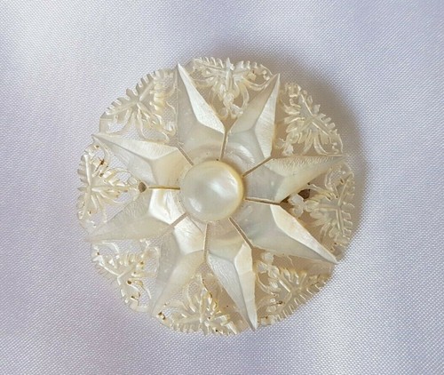 Brooch mother pearl - of, ~