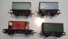 Triang vintage R14 vans and brake van - 4 in total