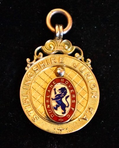 8gm 9ct gold football medal - 9ct,