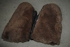 Unusual cut down pilot mittens