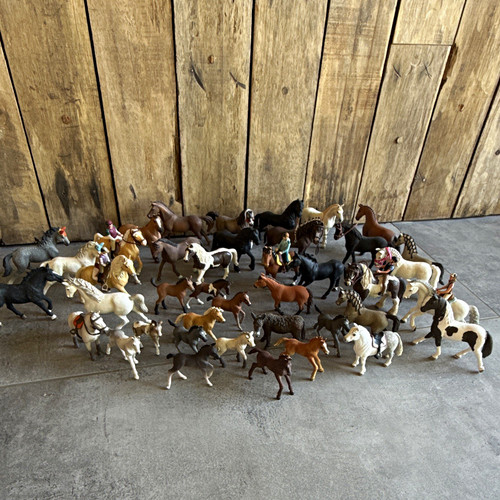 Large plastic horse figurine - large,