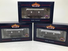 BACHMANN OO GAUGE 38-070 SOUTHERN SR LARGE LOGO VENT VAN WAGONS x 3 + BOXED