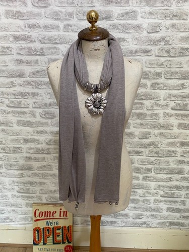 Jersey scarflace necklace