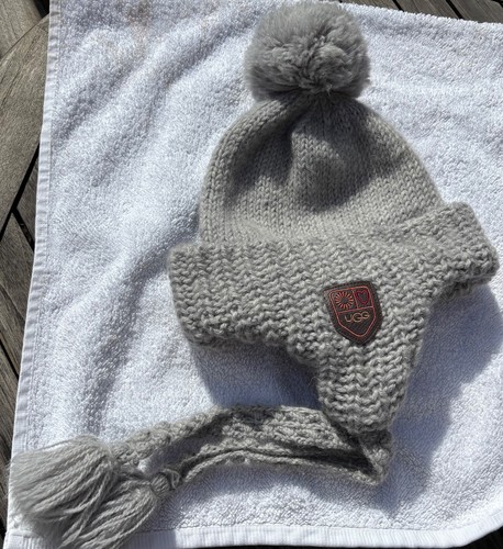 Ugg trapper hat with pom - ugg,