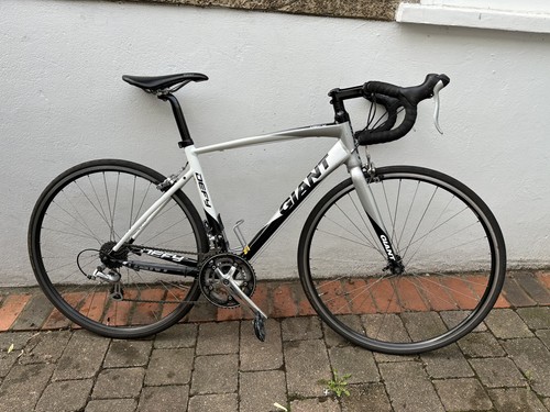 Giant defy road bike - 4, medium