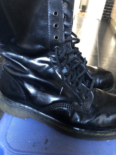 Martens airwair hole - dr,