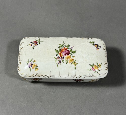 Antique small dresser - small, trinket