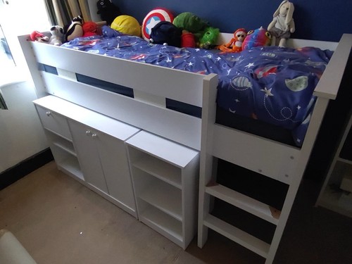 White bunk bed - j,