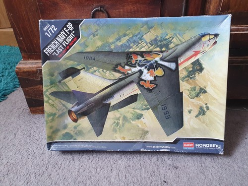 12559 academy french - 1:72, navy