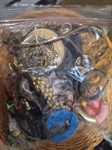 Broken jewellery bundle mixed - broken,
