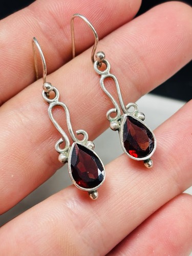 Silver earrings with garnets