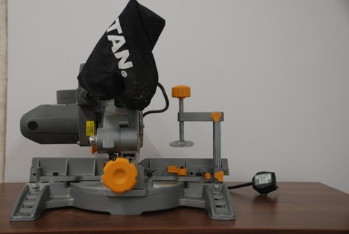 Titan ttb794msw 210mm - 210mm, 240v
