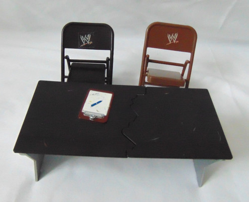 Wwe breakable table 2 chairs - &,