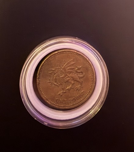 2000 round one pound coin - round,
