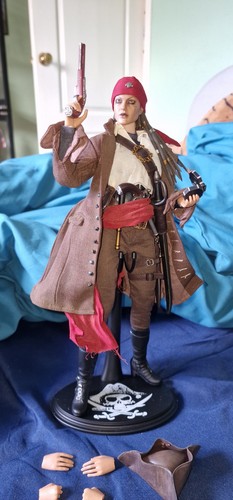 Custom female pirate - 1/6,