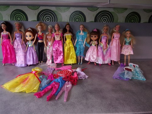 Big bundle assorted dolls - bundle,