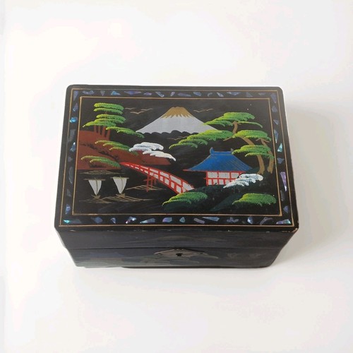 Vintage lacquer trinket box - lacquer,