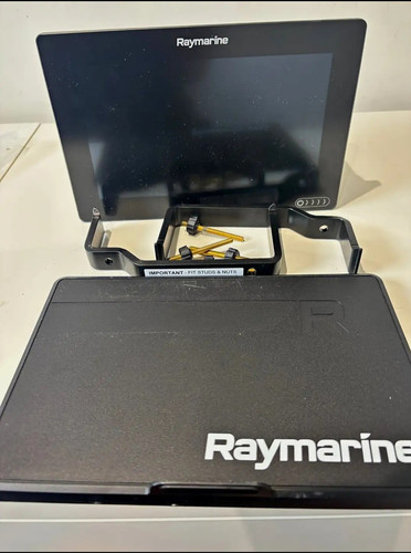 Raymarine axiom touchscreen - 9,