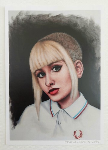 Skinhead girl white - skinhead, in