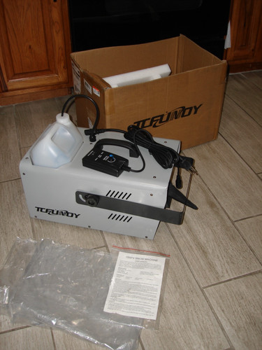 New tcfundy 1500w snow machine - new,