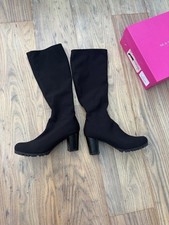 Beautiful Mascaro Black Knee