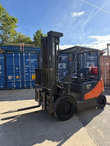Doosan tonne gas forklift - 2,