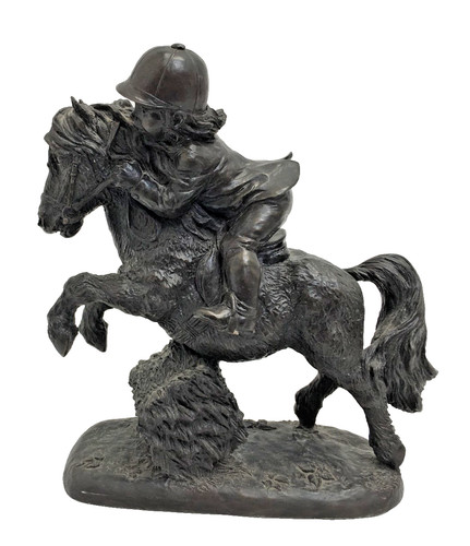 Child pony sculpture - on, ann