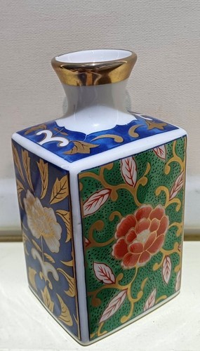 Small imari bottle with - a,